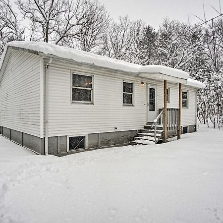 Wooded Twin Lakes Retreat 13 Mi To Lake Michigan! المظهر الخارجي الصورة